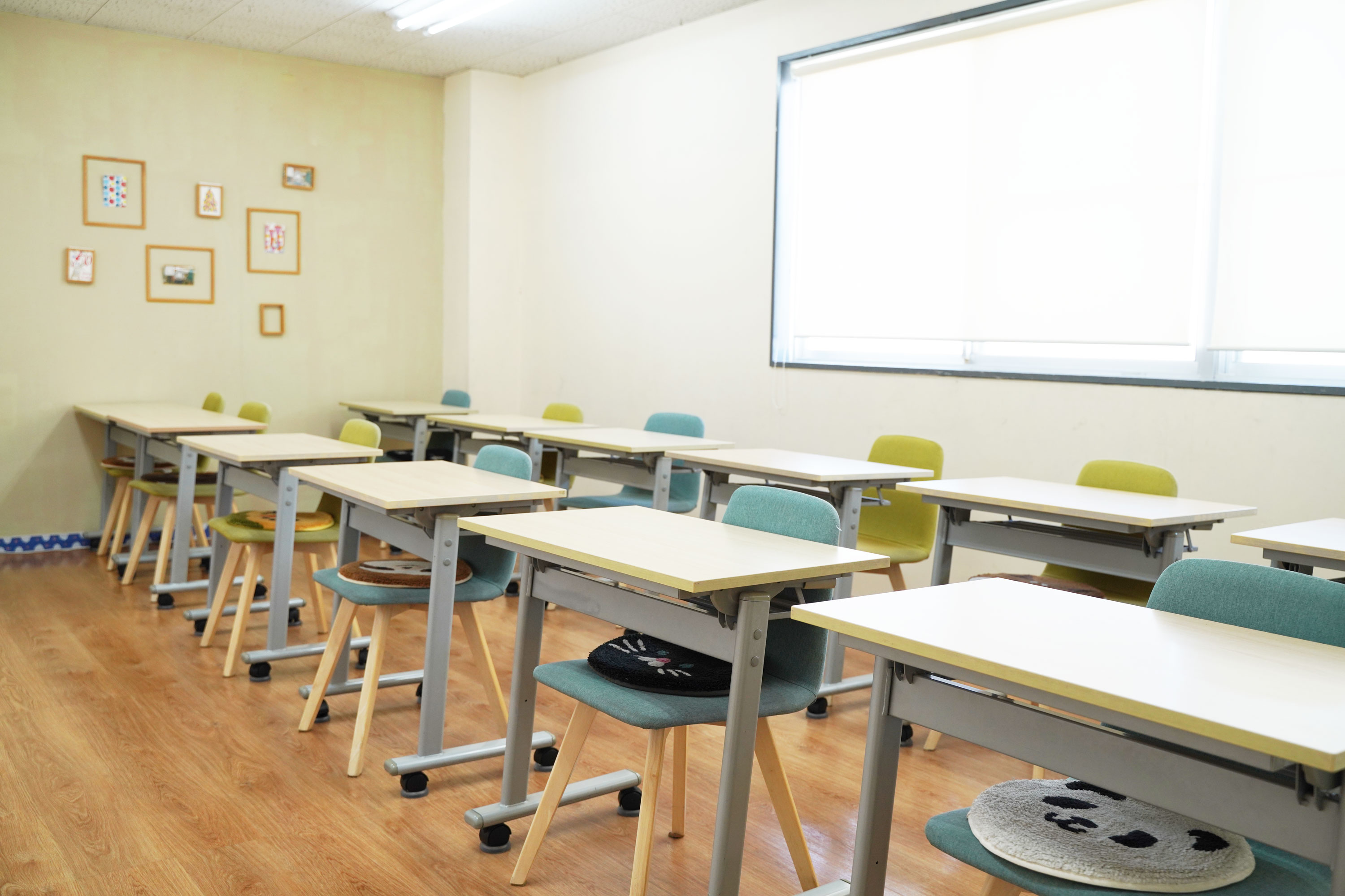 小学生教室の教室風景