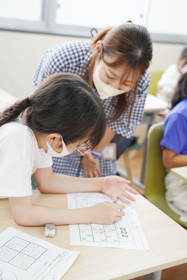 謎ちゃれで思考力を鍛える小学生